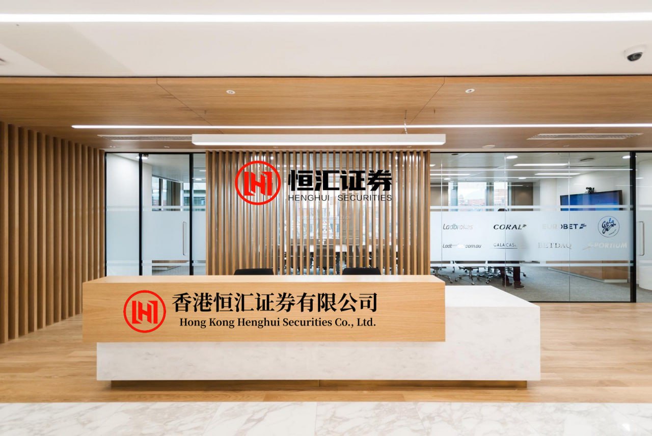 云操盘 Blue Owl Capital股价开盘下跌3%，Bloom Energy股价重挫8.6%